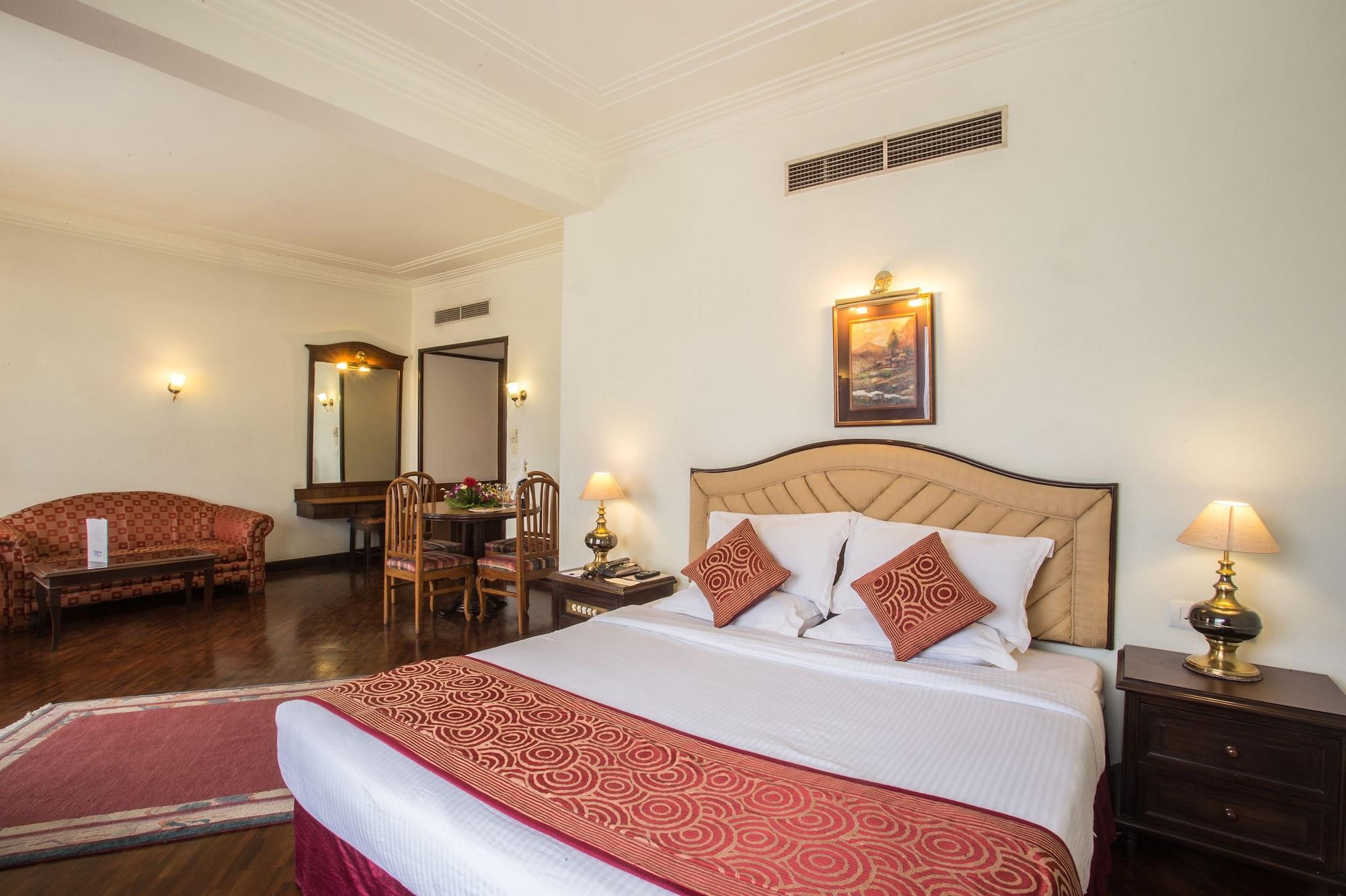 Grand Hotel Катманду Экстерьер фото