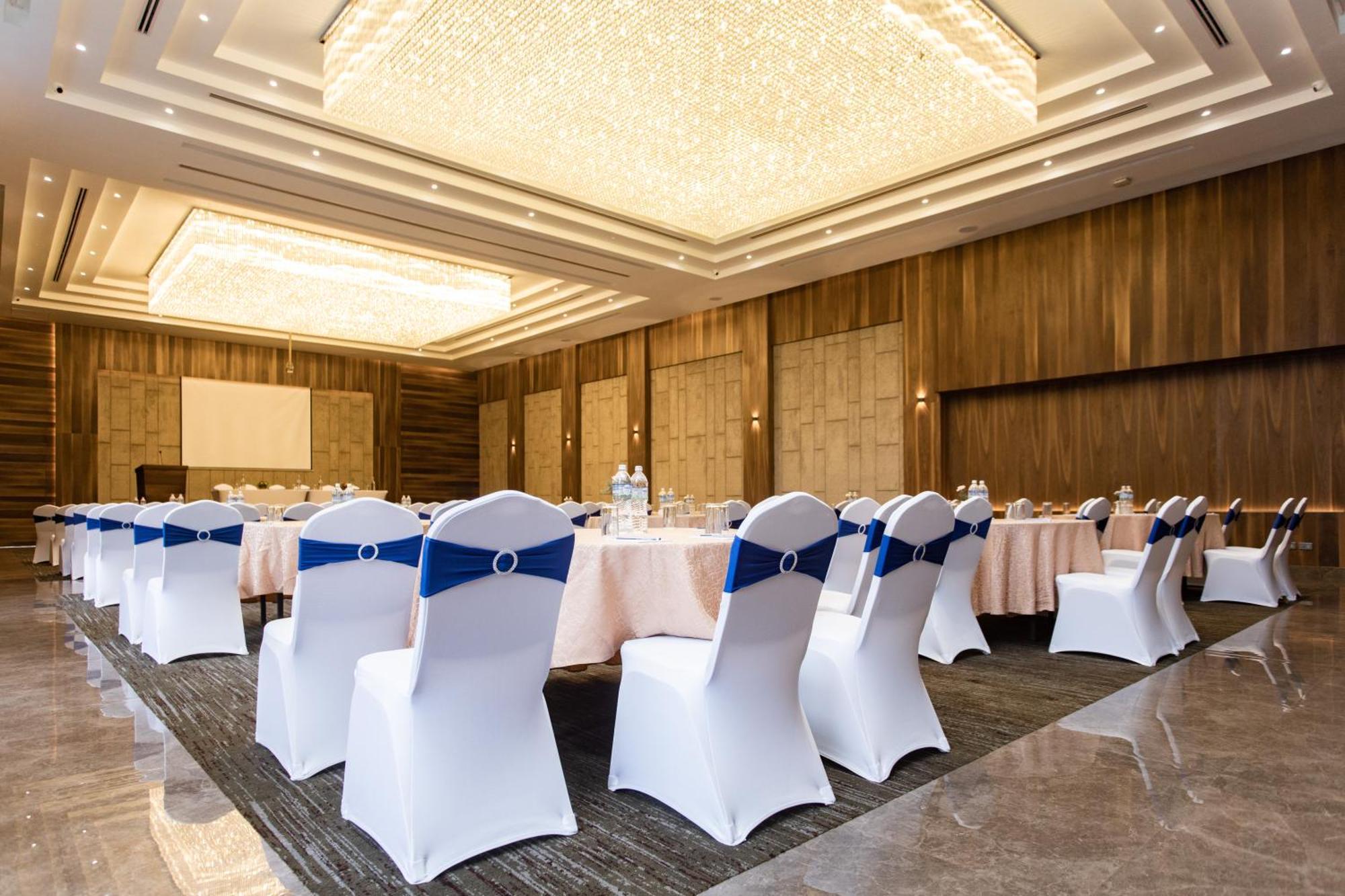 Grand Hotel Катманду Экстерьер фото
