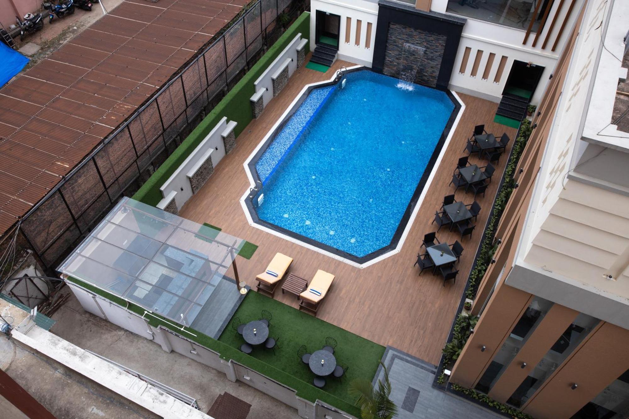 Grand Hotel Катманду Экстерьер фото