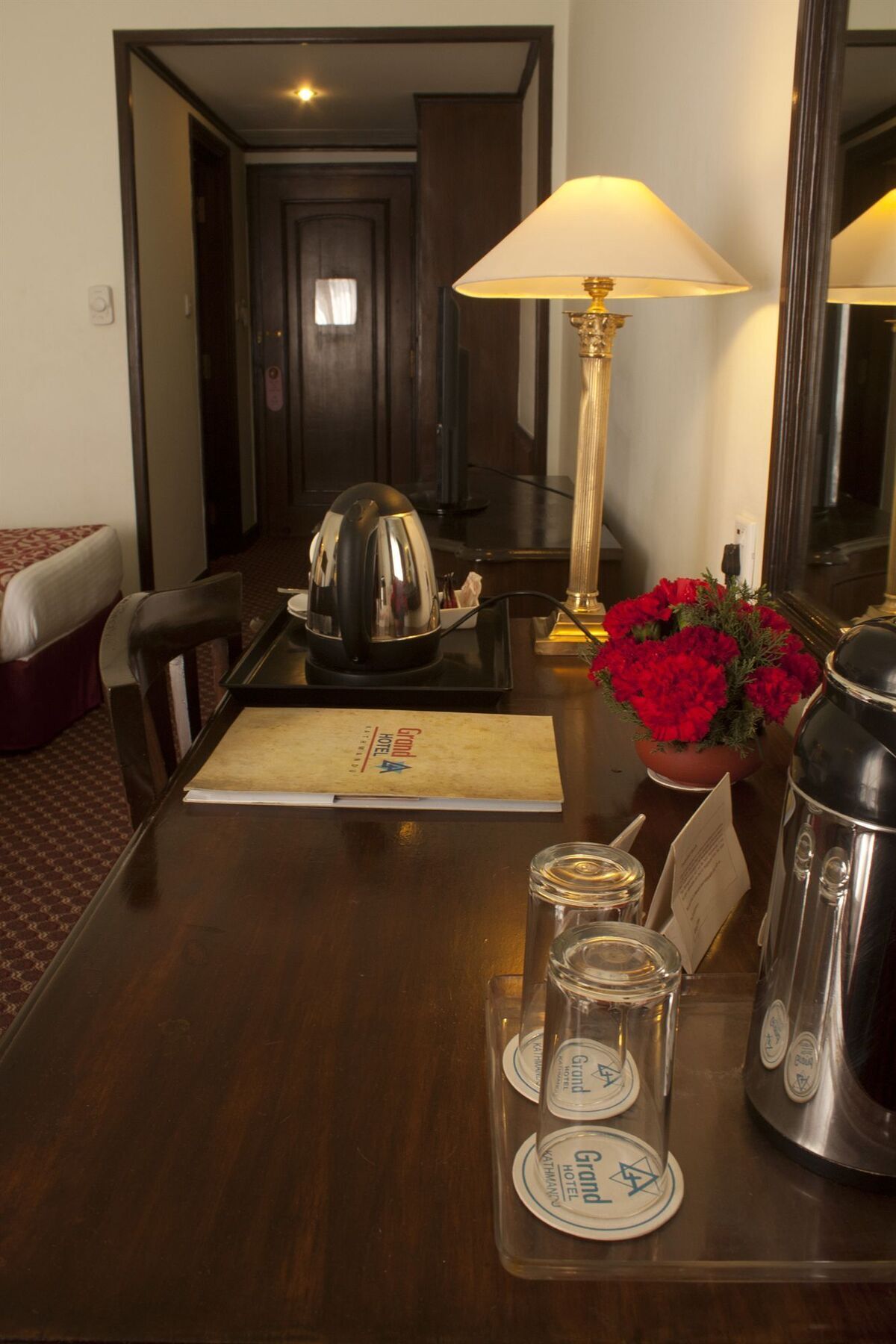 Grand Hotel Катманду Экстерьер фото