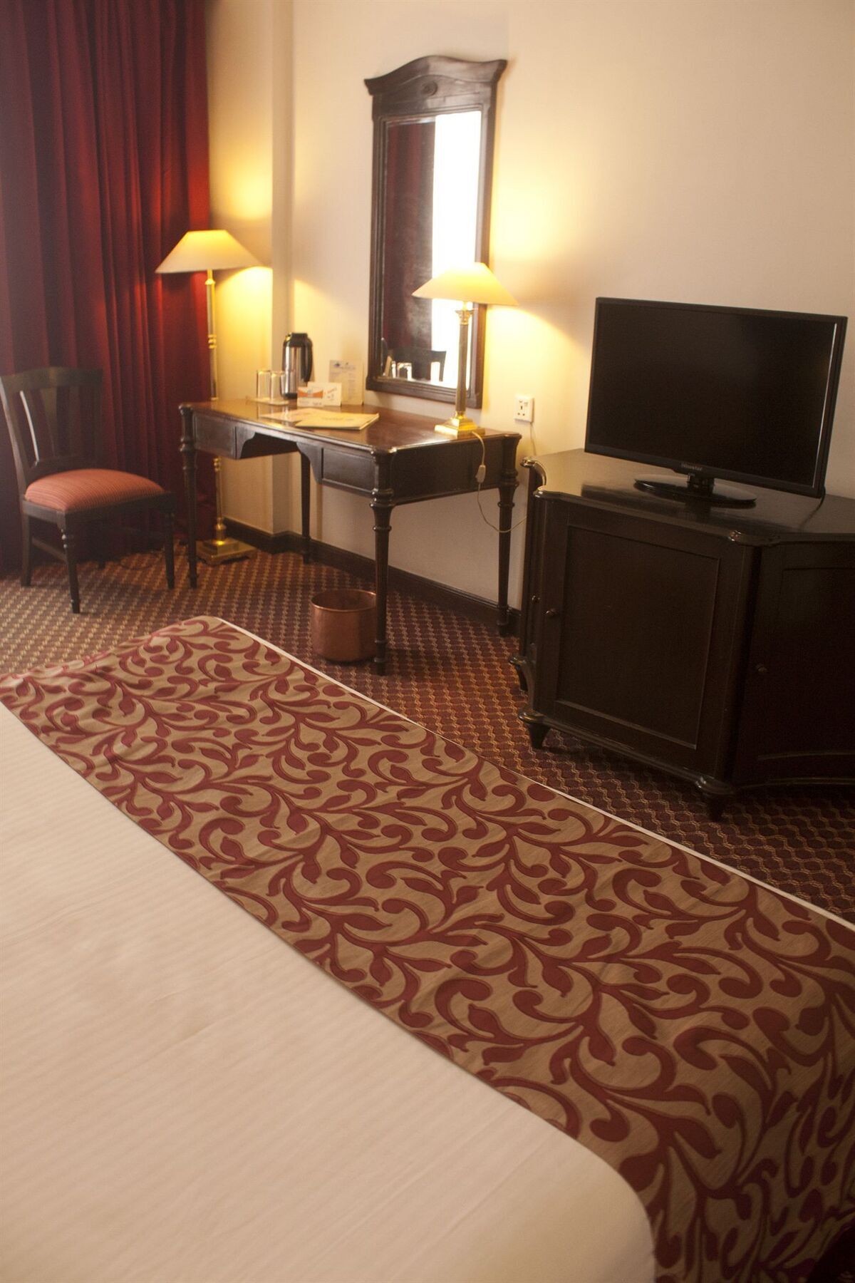 Grand Hotel Катманду Экстерьер фото